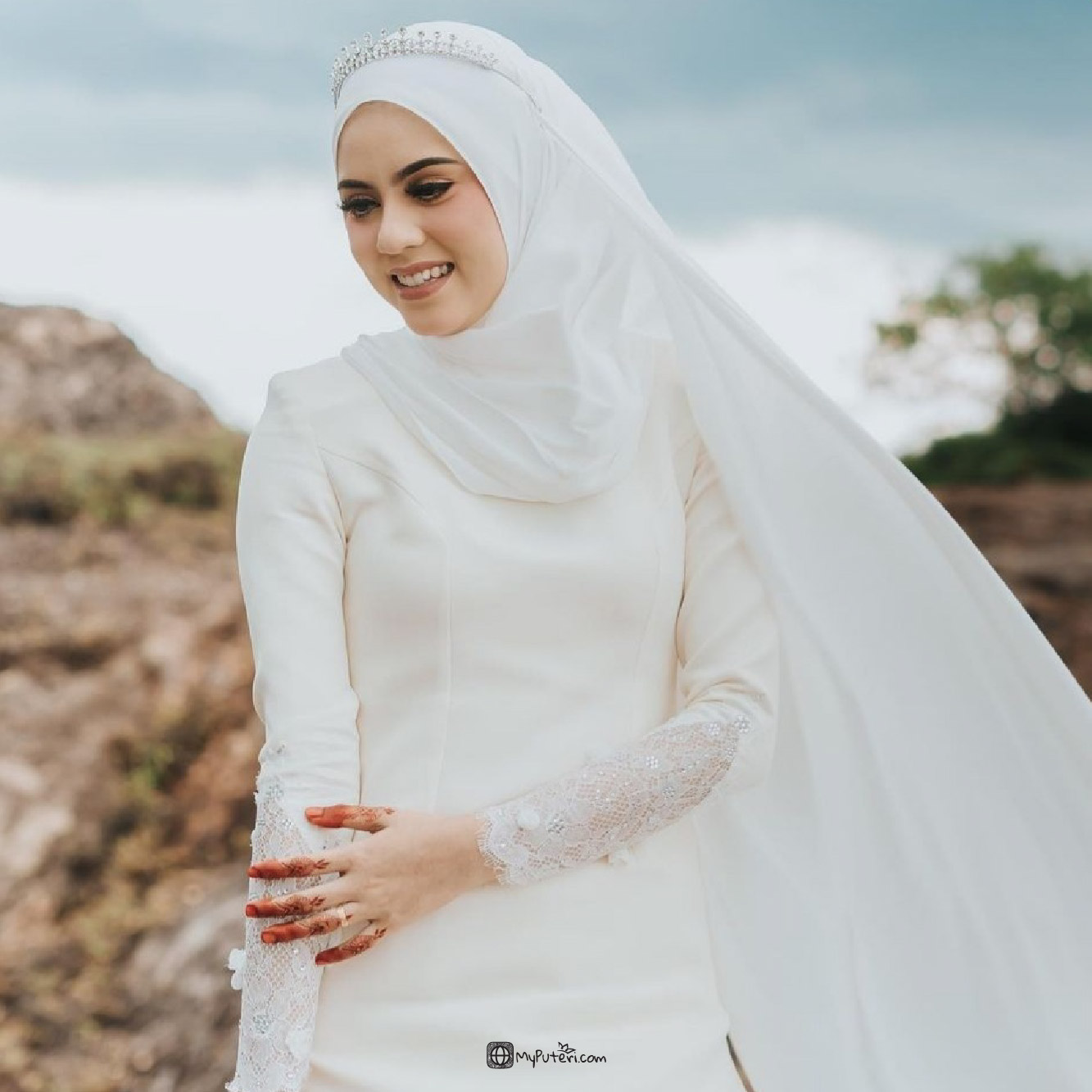 CROWN Bride - Amanda - Image 9